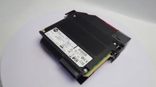 Tampilan Produk Pengontrol Keamanan Industri Allen-Bradley 1756-L8SP